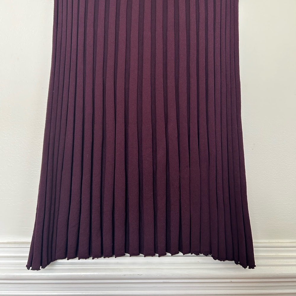 Elegant Purple Pleated Skirt - Picture 3 of 3
